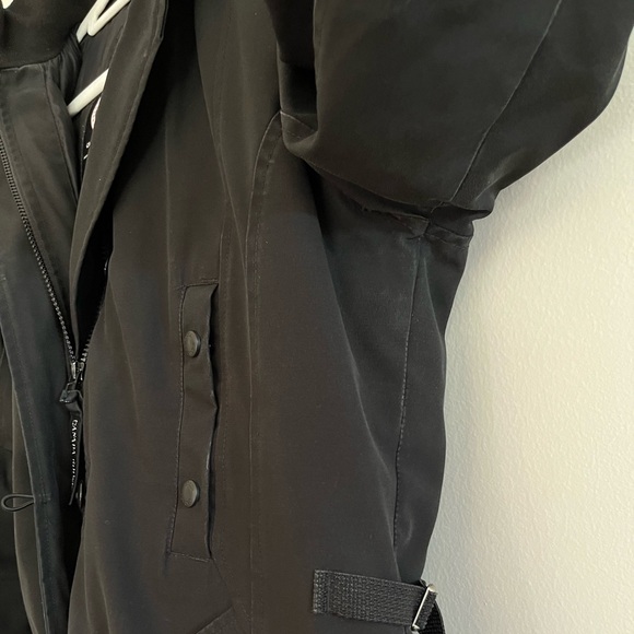 Canada Goose Kensington Slim Fit Parka in Black - Picture 12 of 16